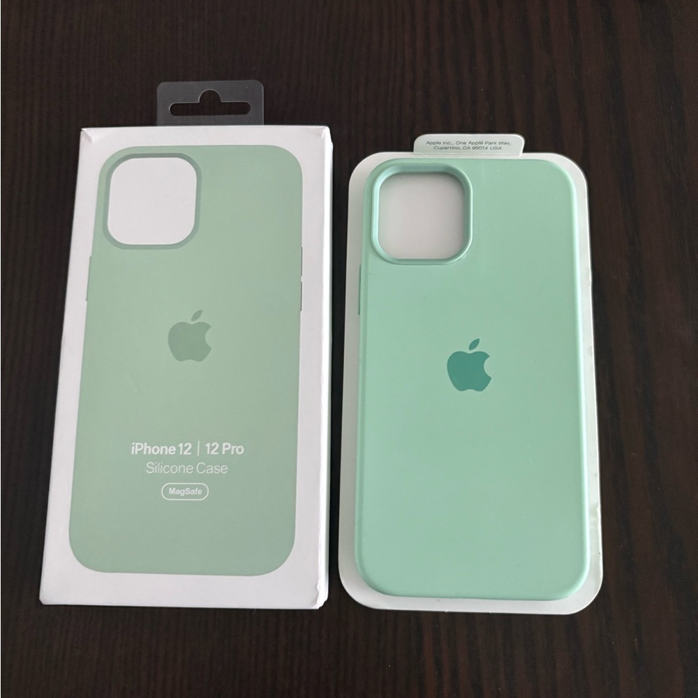 Apple iPhone 12/12 Pro Silicone Case - Mint Green